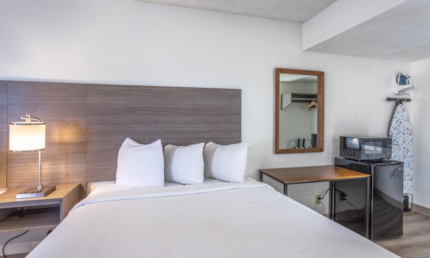  Explore Our Guest Rooms 